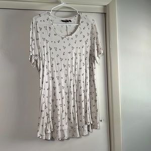 🍇soft and stretchy long tunic style t shirt in white with brown detail size Lg